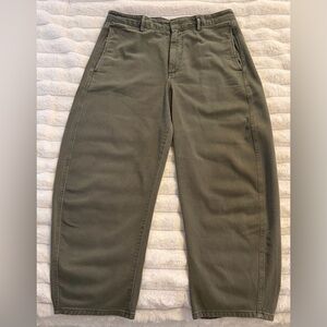 GAP Women’s Mid-Rise Twill Barrel Pants
